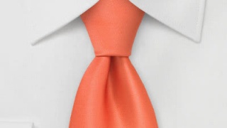 La Cravate Orange : Un Symbole d’Optimisme et de Joie de Vivre