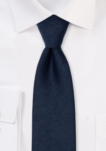 Cravate monochrome chiné surface bleu marine