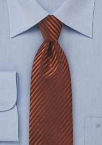 Cravate surface rayée rouge-brun