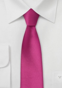 Cravate étroite rose magenta unie