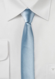 Cravate extra-étroite bleu clair