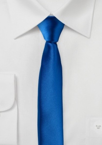 Cravate extra-étroite bleu outremer