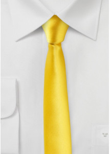Cravate extra-étroite pour hommes jaune d'or