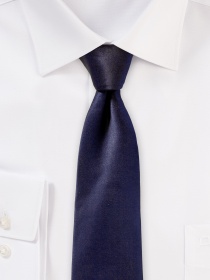 Cravate en soie, lustre élégant, bleu nuit