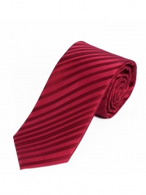 Cravate longue monochrome à rayures surface rouge