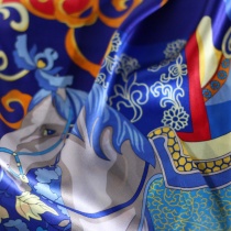 Foulard en soie motif cheval royal