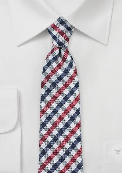 Cravate motif vichy rouge cerise bleu marine et