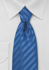 Cravate rayée bleu saphir