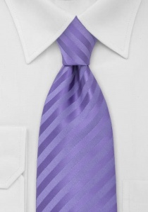 Cravate violette rayée ton sur ton