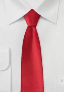 Cravate étroite rouge fraise unie