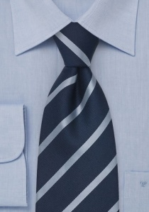 Cravate bleu marine rayée bleu ciel