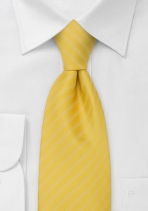 Cravate jaune ton sur ton