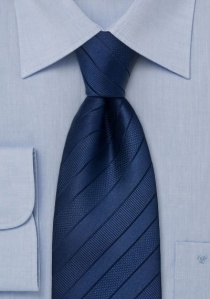 Cravate bleu nuit rayée