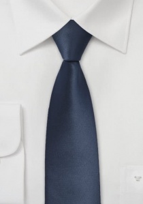 Cravate étroite bleu marine