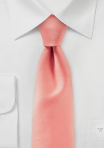 Cravate à la mode rose unie