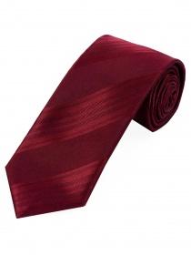 Cravate d'affaires étroite, unie, surface rayée