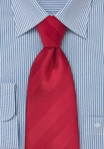 Cravate rouge larges rayures ton sur ton