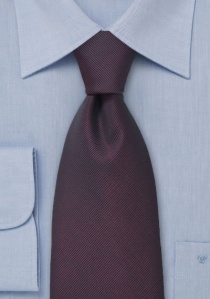 Cravate bordeaux fripé