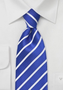 Cravate rayée en blanc et bleu Klein