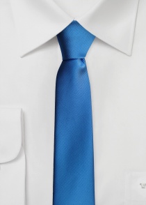 Cravate étroite unie bleue