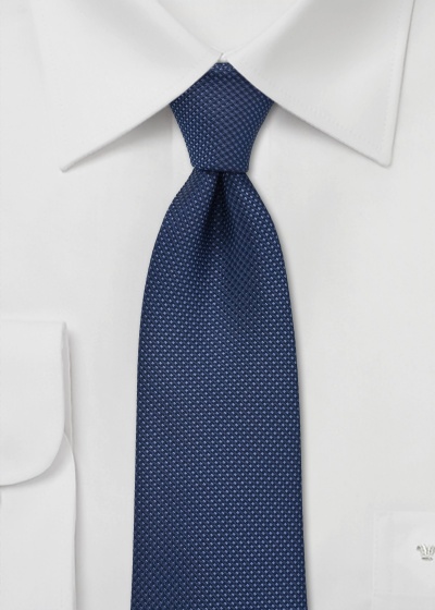 Cravate structurée bleu foncé