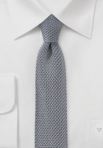 Cravate étroite gris souris tricotée