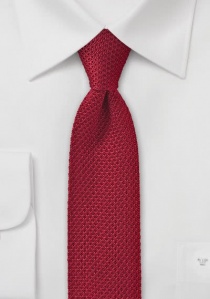 Cravate étroite rouge cerise tricotée