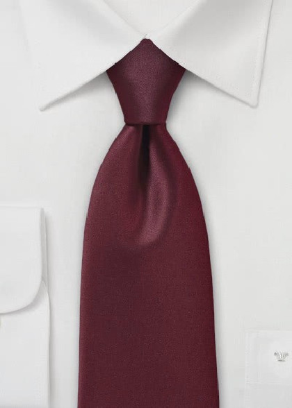 Cravate aus dem gleichen Stoff und Farbe