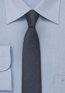 Cravate étroite bleu foncé structuré