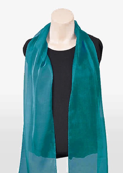 Écharpe en mousseline aus dem gleichen Stoff und Farbe