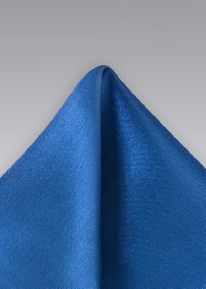 Pochette aus dem gleichen Stoff und Farbe
