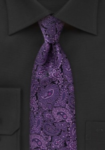 Cravate motif cachemire violette sur fond noir