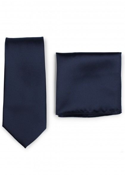Set de cravate aus dem gleichen Stoff und Farbe