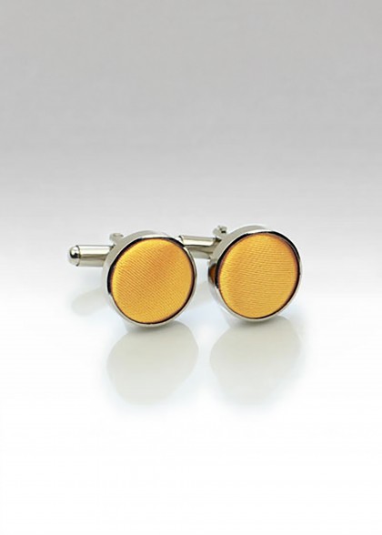 Boutons de manchettes aus dem gleichen Stoff und Farbe
