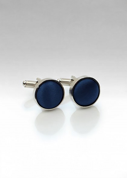 Boutons de manchettes aus dem gleichen Stoff und Farbe