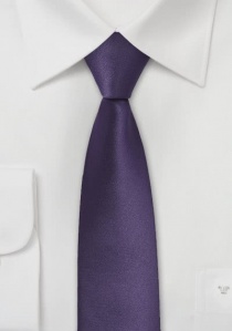 Cravate étroite violette unie