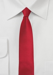 Cravate étroite unie rouge