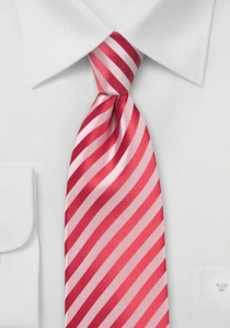 Cravate rouge à rayures plus claires