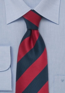 Cravate XXL rouge écarlate rayures bleues