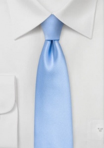 Cravate étroite unie bleu ciel