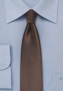 Cravate étroite unie marron