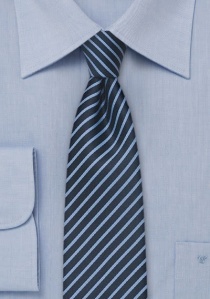 Cravate étroite rayée bleu foncé et clair