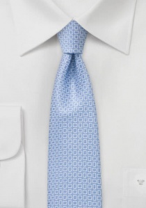Cravate étroite bleu ciel motif géométrique blanc