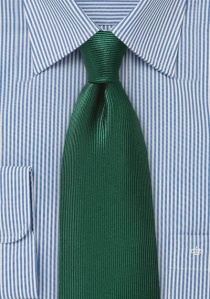 Cravate vert sapin structurée verticalement