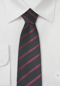 Cravate noire aux rayures rouges