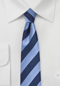 Cravate étroite bleue rayures larges