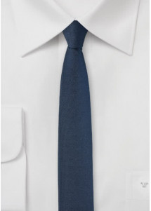 Cravate très étroite bleu foncé