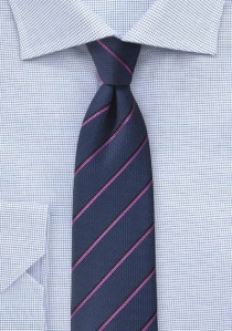 Cravate bleu navy aux fines rayures roses et