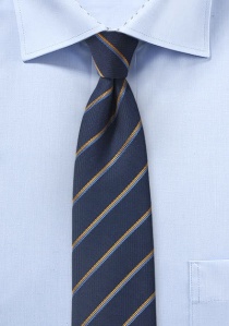 Cravate bleu navy aux fines rayures bleu clair et