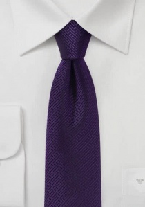 Cravate violet foncé structure rayée